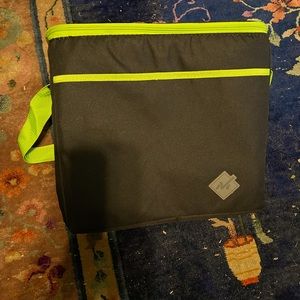 🔴INSULATED BAG - NWOT